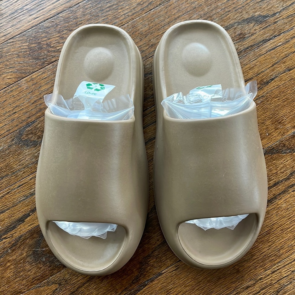 Slides/slippers